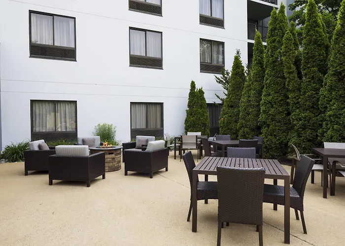 Courtyard By Marriott Portsmouth